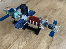 Salyut 7 docking – 1:110