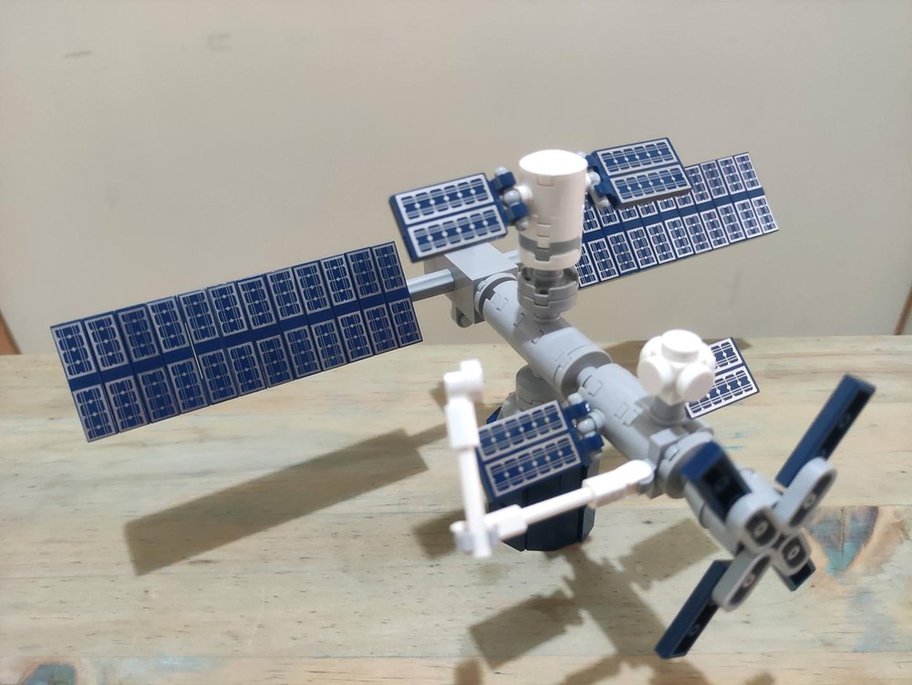 Lego Lunar Gateway (1:220 scale - as ISS)