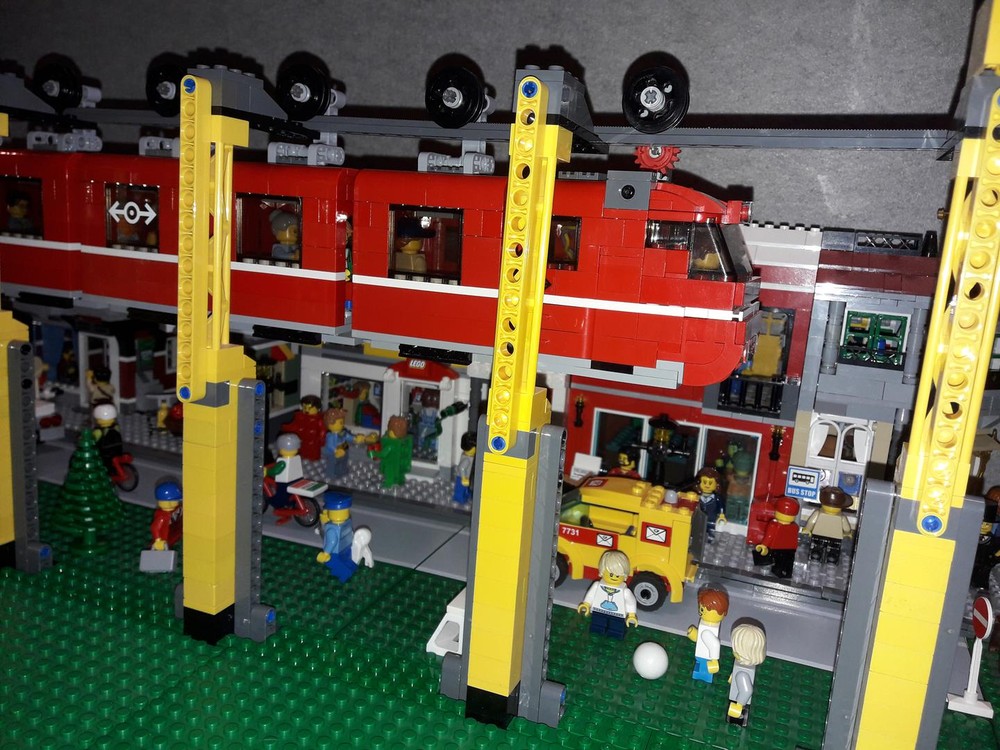 Lego Suspended Railway with Circuit Cubes