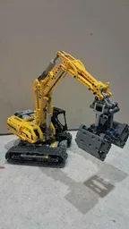 Technic Excavator Clamshell Bucket PF Powered