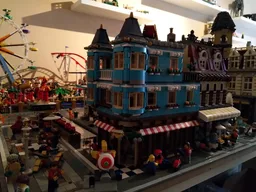 Town House with Toy Shop *** NEW: Now full Furnished ***