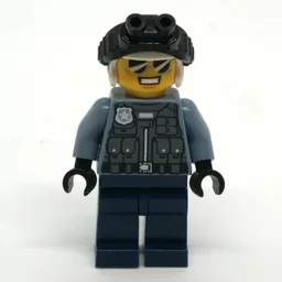 Duke Detain, Helmet and Goggles