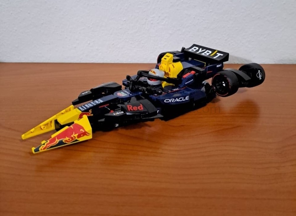 Lego Red Bull F1 Speeder (77243 ALT)