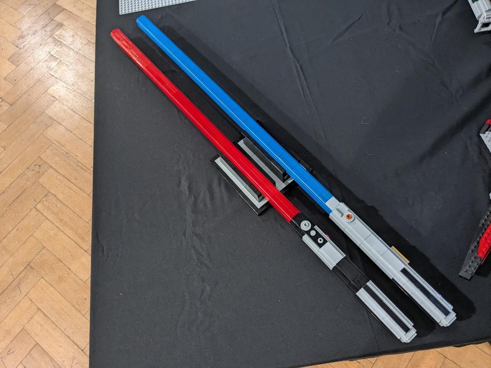 Lego Luke and Vader's lightsabers (New Hope)
