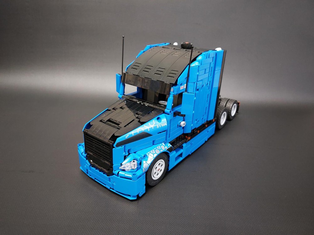 Lego Freightliner Cascadia (Static version)