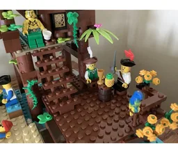 21322 Pirate Beach Hut
