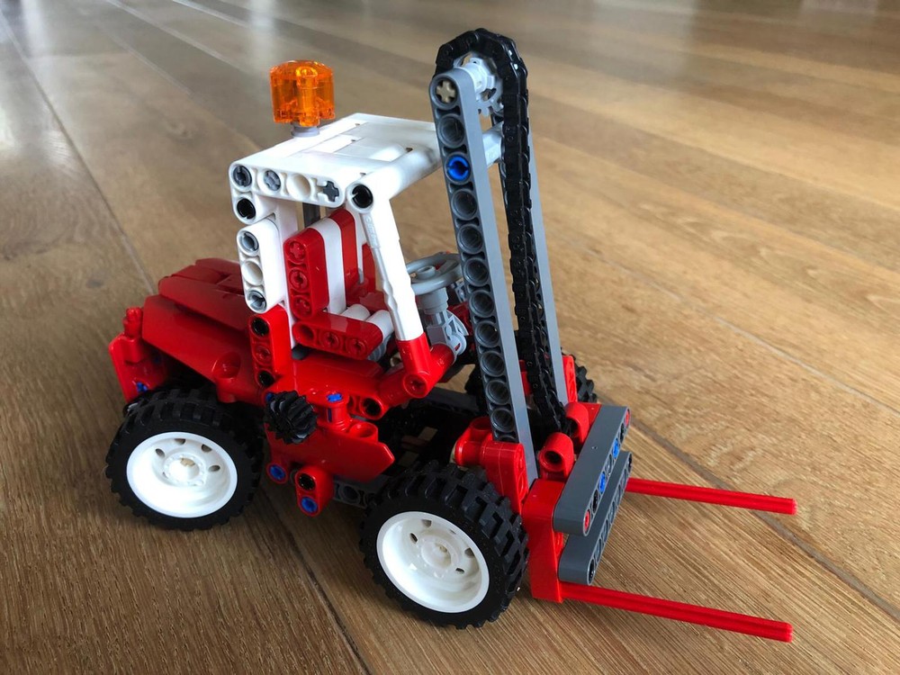 Lego 8835 Red Forklift - studless version