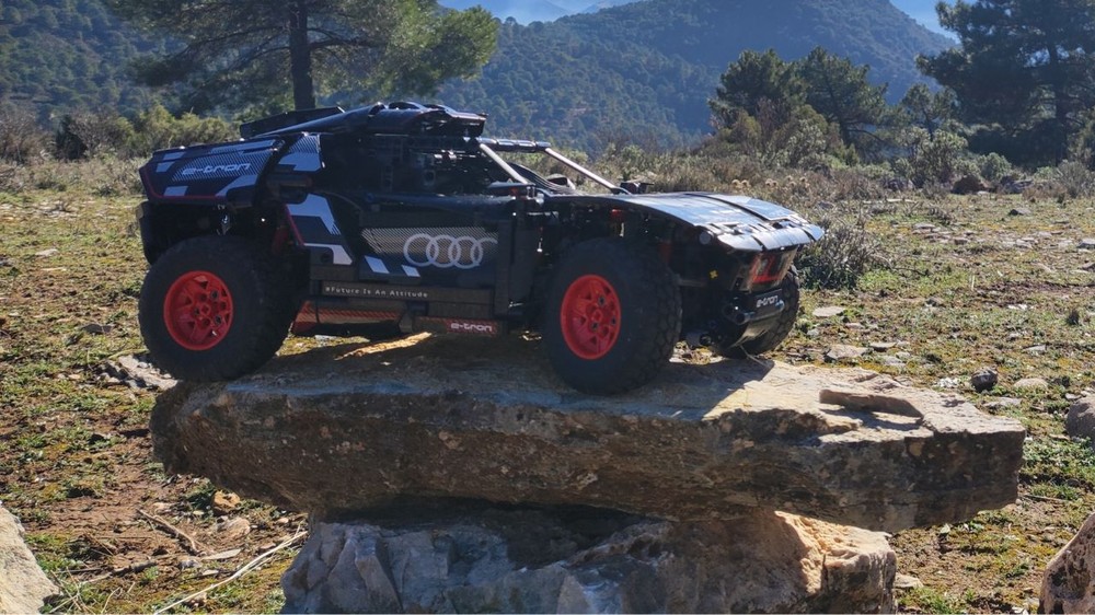 Lego Audi RS Q E-Tron 42160 Mod with 4 BuWizz Motors