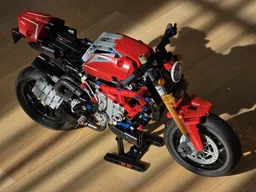 DUCATI Monster V4