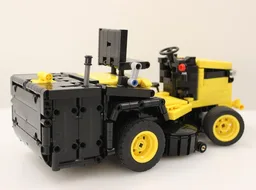 Ride on lawn mover