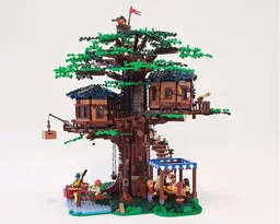 Lakeside Tree House