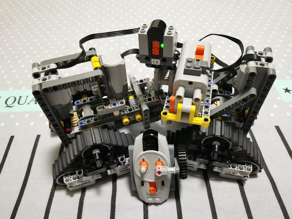 Lego Experimental RC Articulated Track Vehicle
