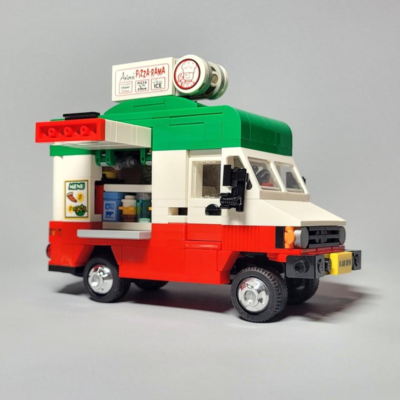 Lego 1999 Chevy Workhorse P30 Food Truck