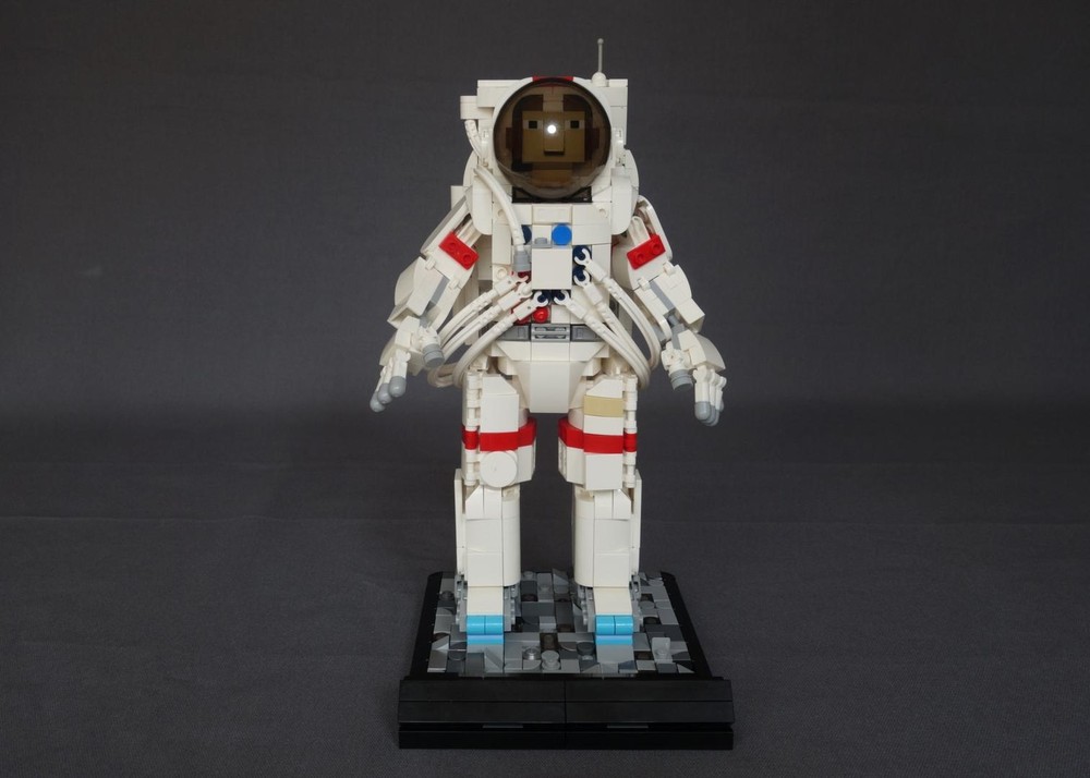 Lego Apollo Spacesuit A7LB: Apollo 17 EVA