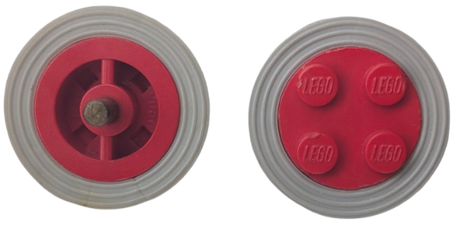 Lego Wheel with 4 Studs and Metal Axle Cam with Light Gray Tire Smooth - Small Solid (7039 / 132old)