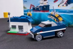 31045 Pick-up & house