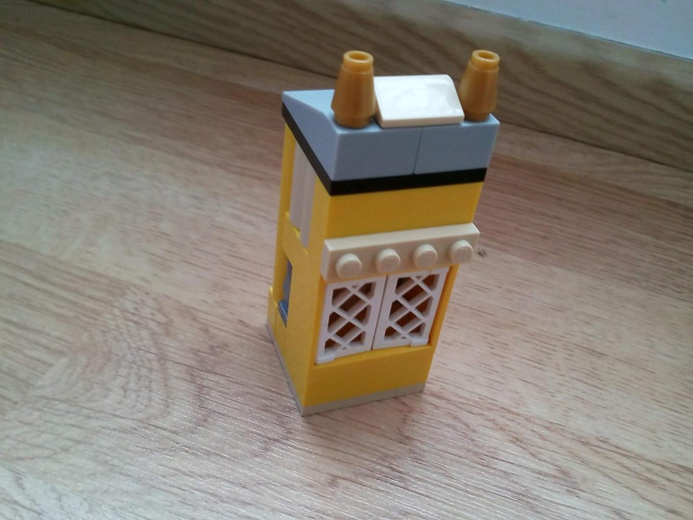 Lego Mini yellow old building