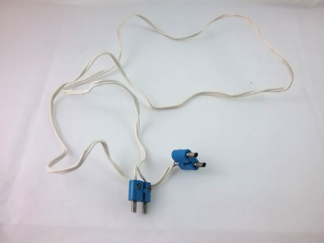 Lego Electric, Wire 12V / 4.5V with 2 Leads, 96 Studs Long with 2 Blue Electric, Connector, 2-Way Male Rounded Narrow Type 2 with Hollow Pins (x466c96 / bb0236ac01)