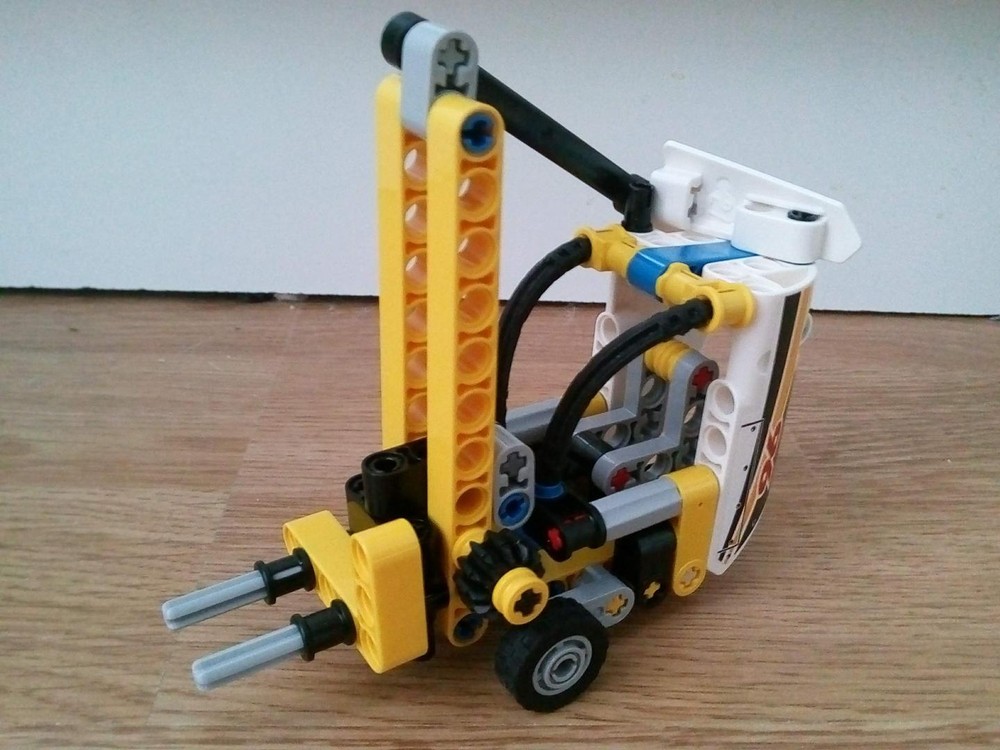 Lego 42044 forklift