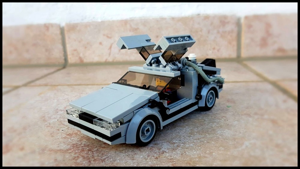 Lego Delorean from BACK TO THE FUTURE in minifig scale