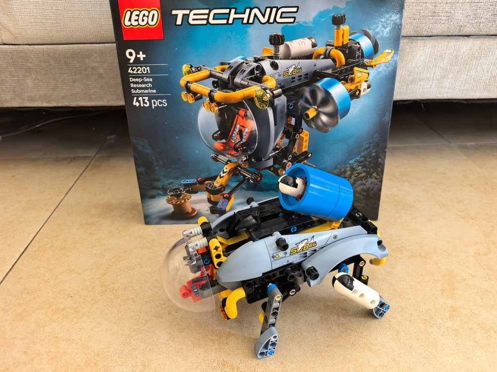 Lego 42201 4-feet fighting robot
