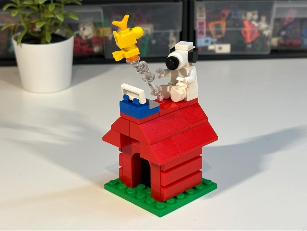 Lego Mini Snoopy's Doghouse