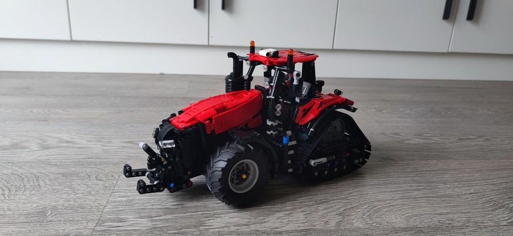 Lego Case IH Magnum 2019 halftrack tractor (Control+ version)