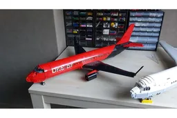 Embraer E-195 plane (White)