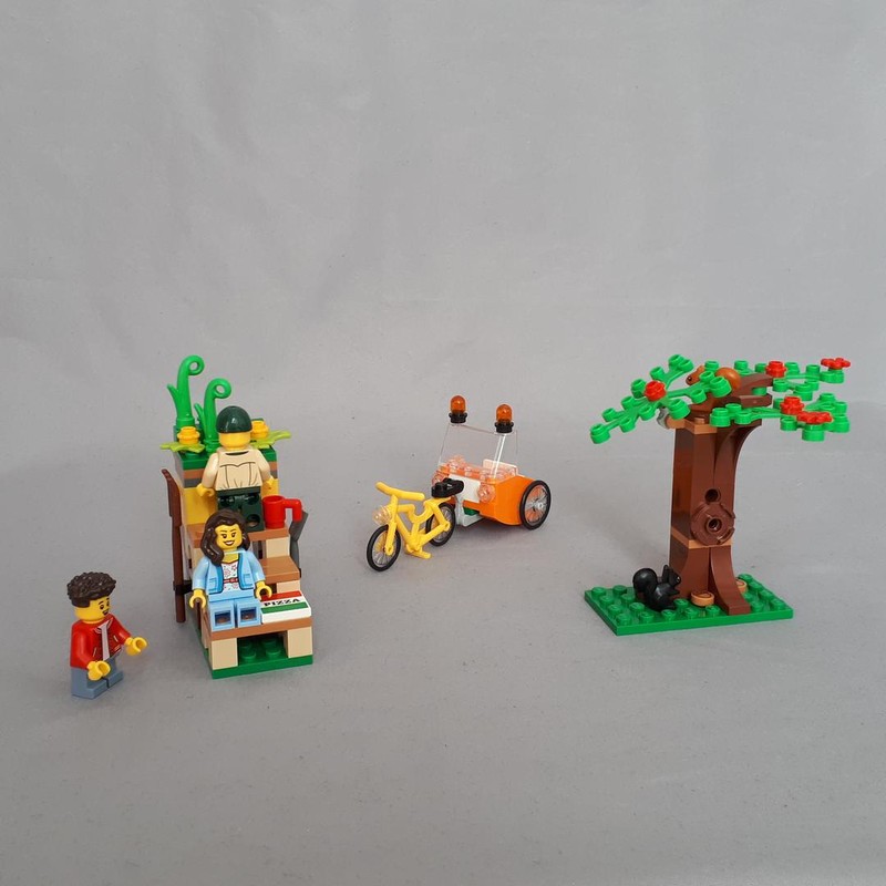 Lego Going to the park (60326 alt)