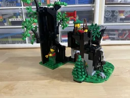 40567: Camouflaged Outpost