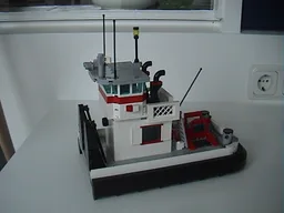 Pusher tug with in height adjustable cabin