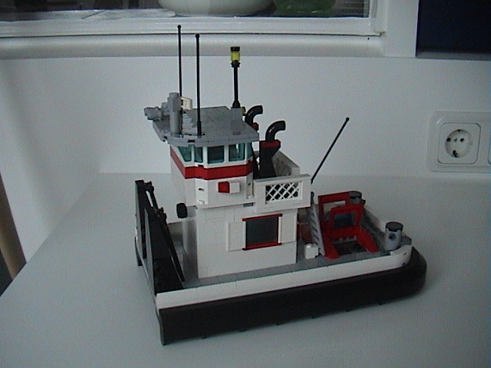 Lego Pusher tug with in height adjustable cabin