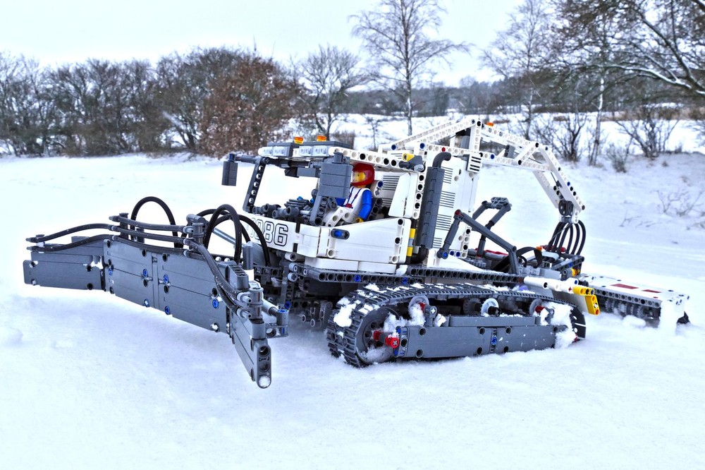 Lego 42100 Snow Groomer ( Alternate Model)