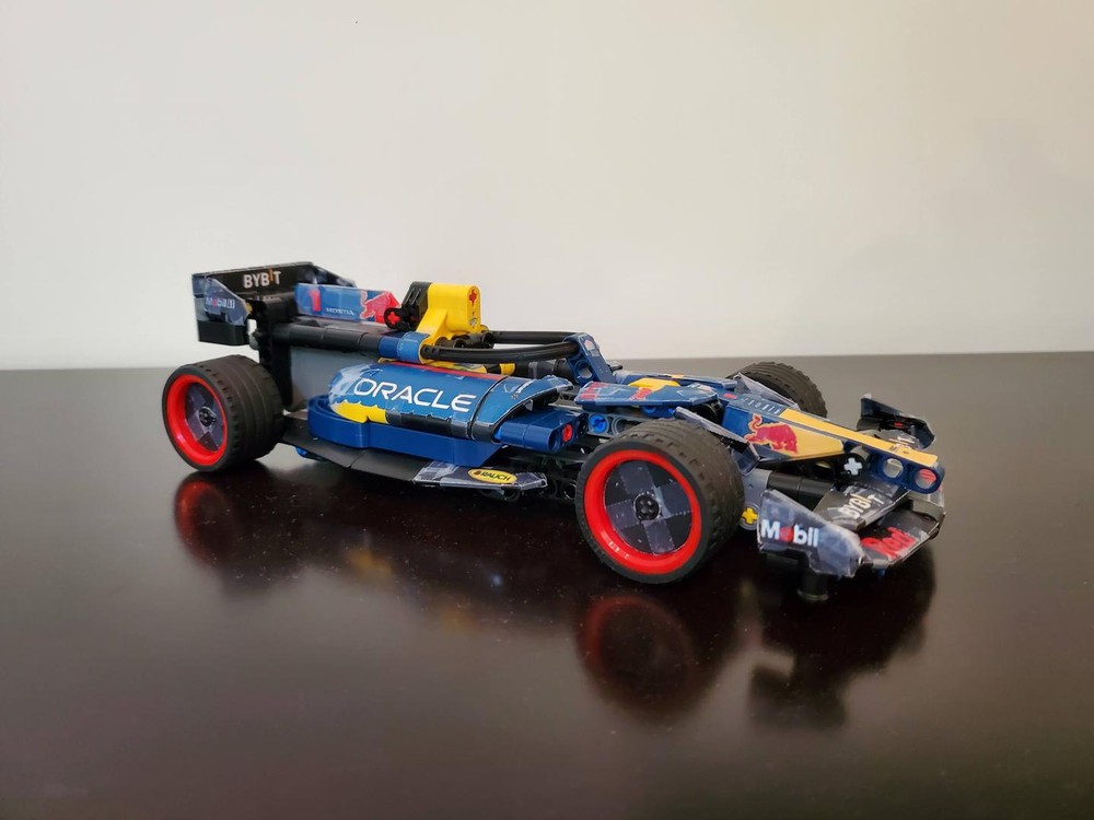 Lego Max Verstappen's Oracle Red Bull Racing RB19 Pull Back Formula 1 Car