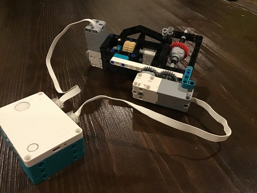Lego Continually variable gearbox with high and low