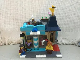 16 Stud Toy Store
