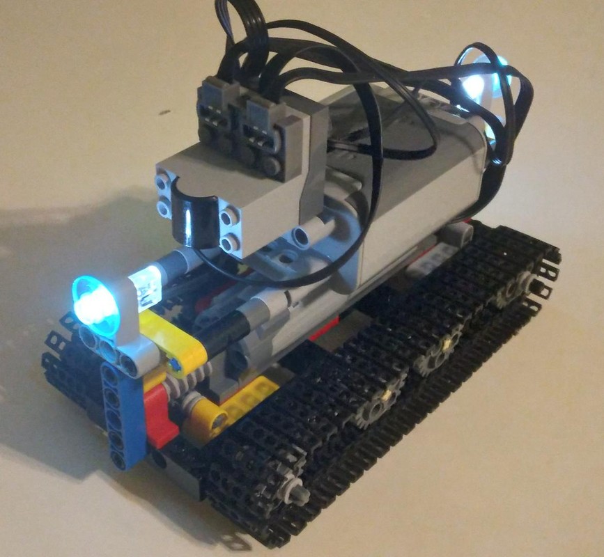 Lego Technic High Power RC Treaded Vehicle V1