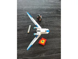 Microscale ᑌ-wing