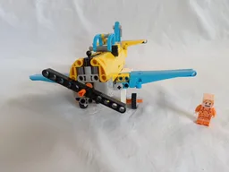 42074: Propeller Plane