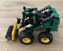 42136 Compact Loader
