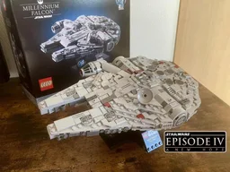 Millennium-Falcon 75375 Midi-Scale