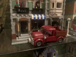 10290 Classic Pickup - Minifigure Scale
