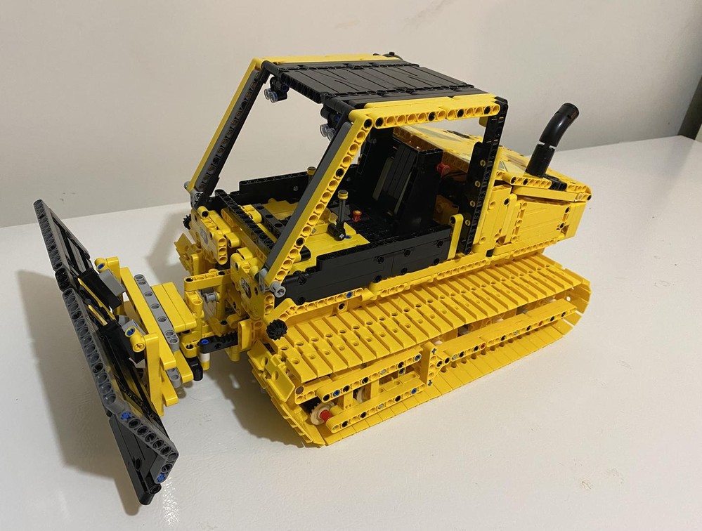 Lego 42131 – Model C Bombardier SW48 inspiration