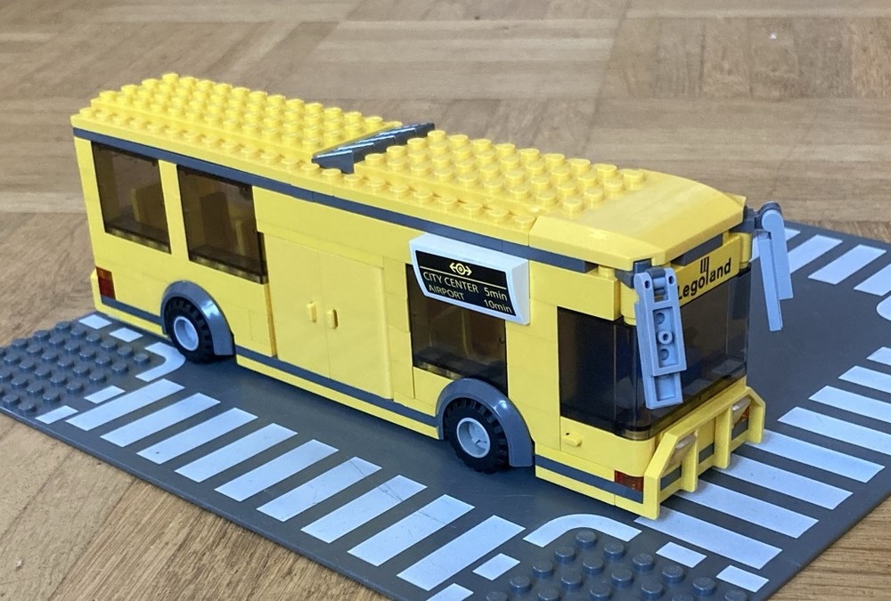 Lego Yellow City Bus (Gelber Stadtbus) 6x26x10 (WxLxH)
