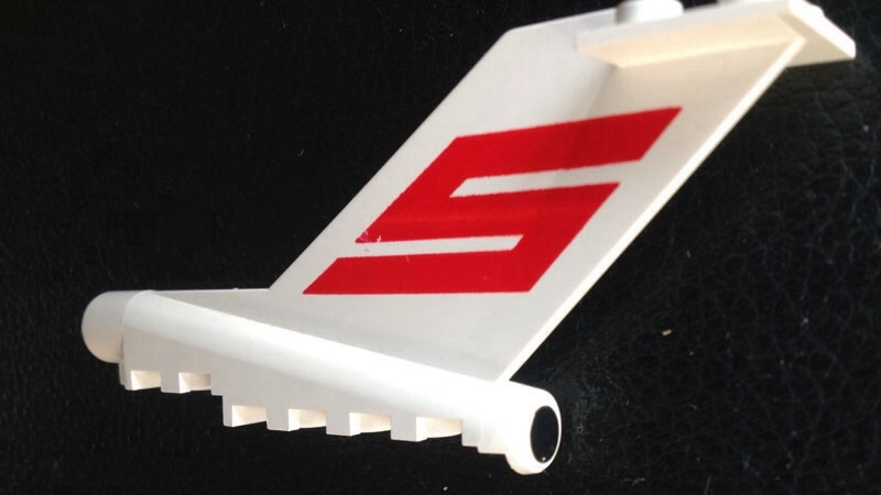 Lego Tail Vintage with Large Red Letter S (Sterling Logo) on Both Sides and Black Dot on Rear Pattern (Sticker) - Set 1552-2