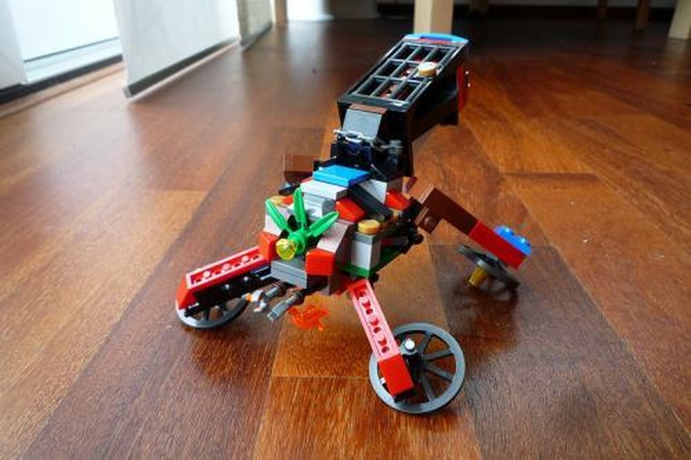 Lego Shujin-Koma, a Prisoner/Gold Transport Tachikoma