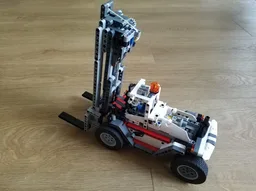 Heavy duty forklift