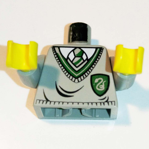 Lego Torso Hogwarts Uniform Sweater with Slytherin Crest Print, Light Gray Arms, Yellow Hands / Light Gray