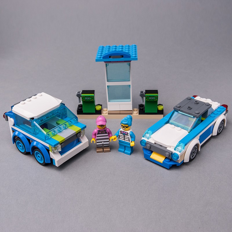 Lego 60314 Cars at the gas station