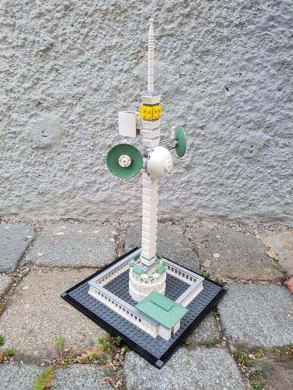 Lego 5G Transmission Tower